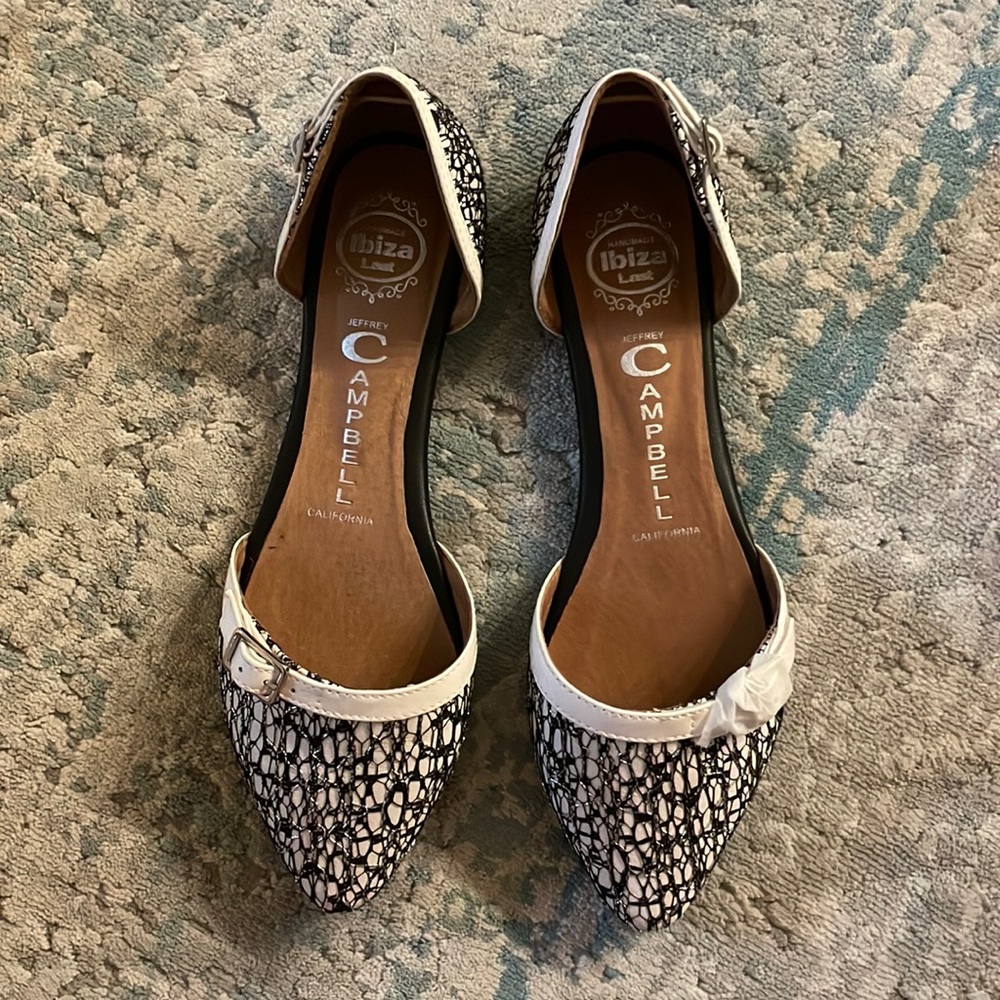 New in Box Jeffrey Campbell Flats Size 6